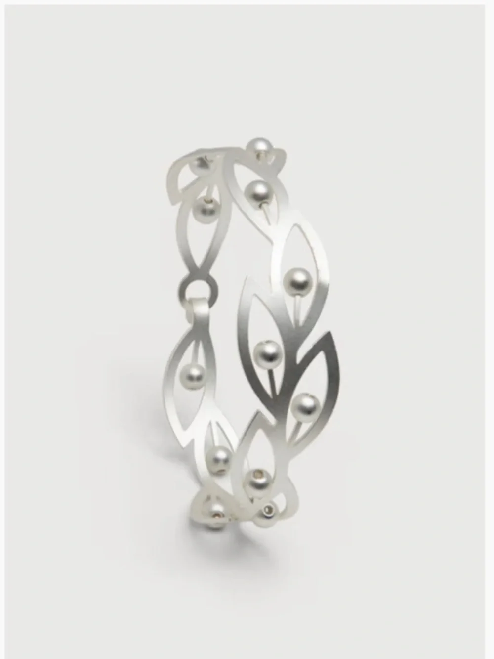 SA7 | Saachi Beaded Botanical Hook Bracelet | Silver